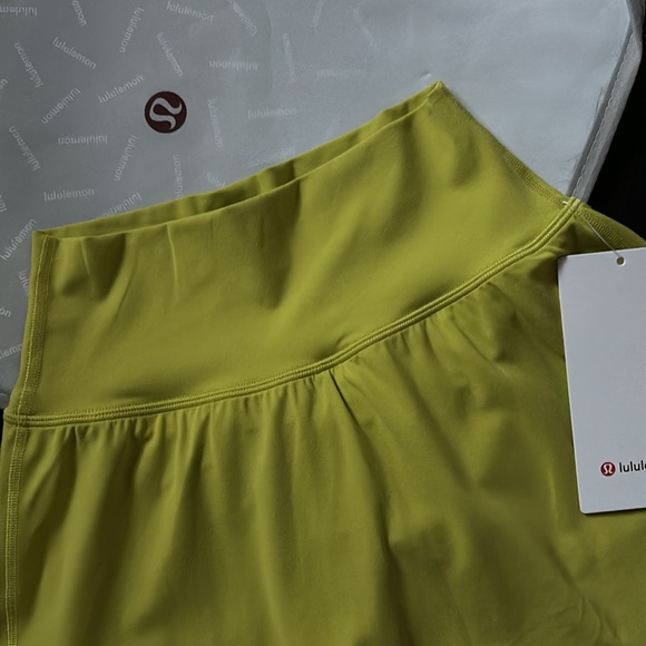 LULULEMON ALIGN HR SKIRT IN SERPENTINE YELLOW SZ 4 NWT - Picture 2 of 6